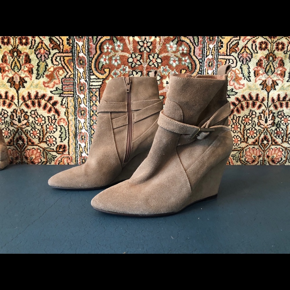 Wedge bootie